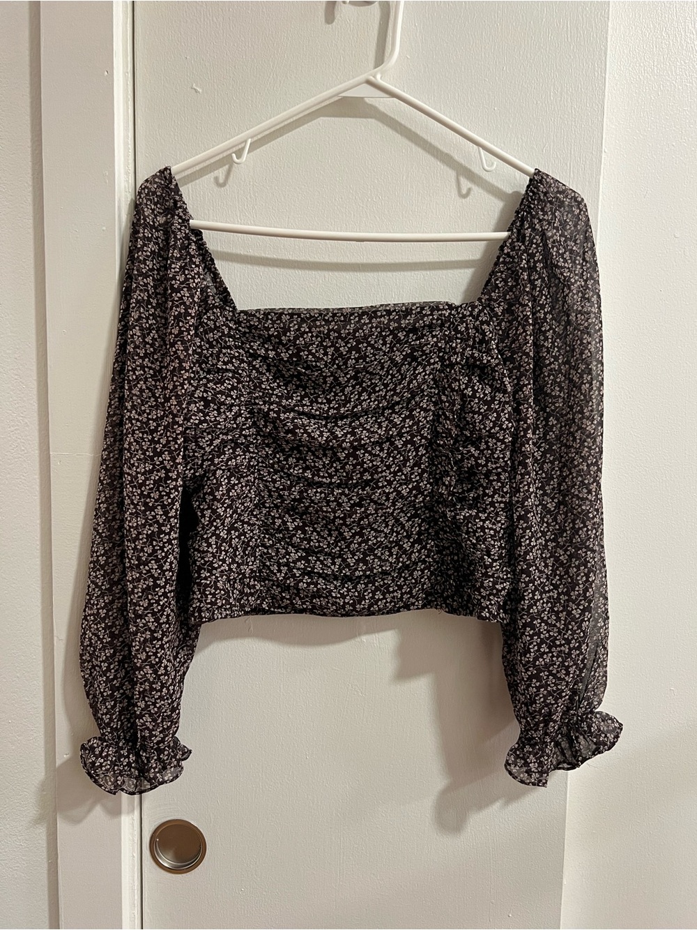 Black Floral Square-Neck Long-Sleeve Crop Top